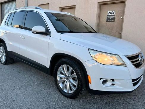 Used 2009 Volkswagen Tiguan SEL FWD image 3