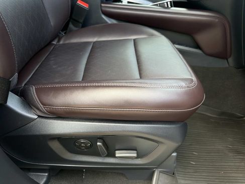 Used 2025 Ford Explorer Platinum RWD image 15