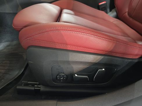 Used 2026 BMW 330i Sedan w/ Convenience Package RWD image 28