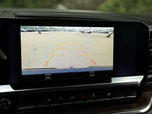 Used 2024 Chevrolet Silverado 1500 LT AWD/4WD image 16