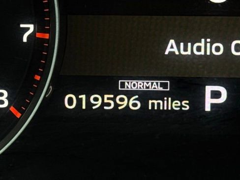 Used 2025 Mitsubishi Outlander SE image 30