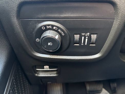 Used 2023 Jeep Grand Cherokee Limited w/ Luxury Tech Group II image 18