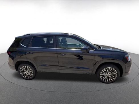 Used 2025 Volkswagen Taos SE FWD image 16