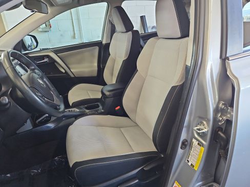 Used 2018 Toyota RAV4 XLE image 9