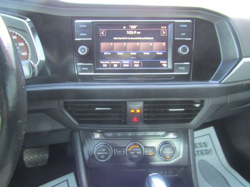 Used 2021 Volkswagen Jetta R-Line w/ R-Line Cold Weather Package FWD image 19