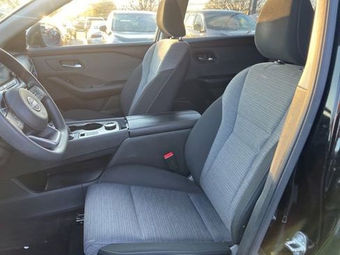 Used 2023 Nissan Rogue SV image 9