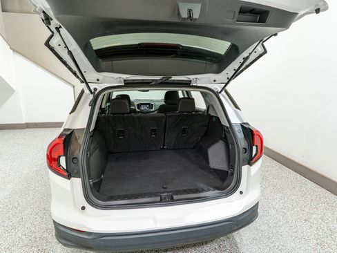 Used 2022 GMC Terrain SLE image 29