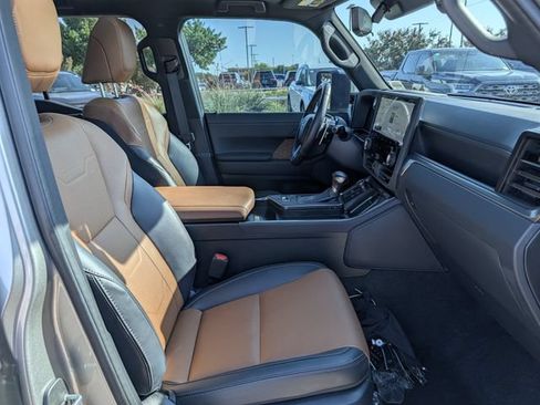 Used 2025 Lexus GX 550 w/ Accessory Package (2T) AWD/4WD image 34
