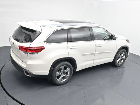 Used 2019 Toyota Highlander AWD V6 image 16
