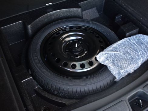 Used 2023 Buick Envision Essence w/ Sport Touring Package FWD image 30