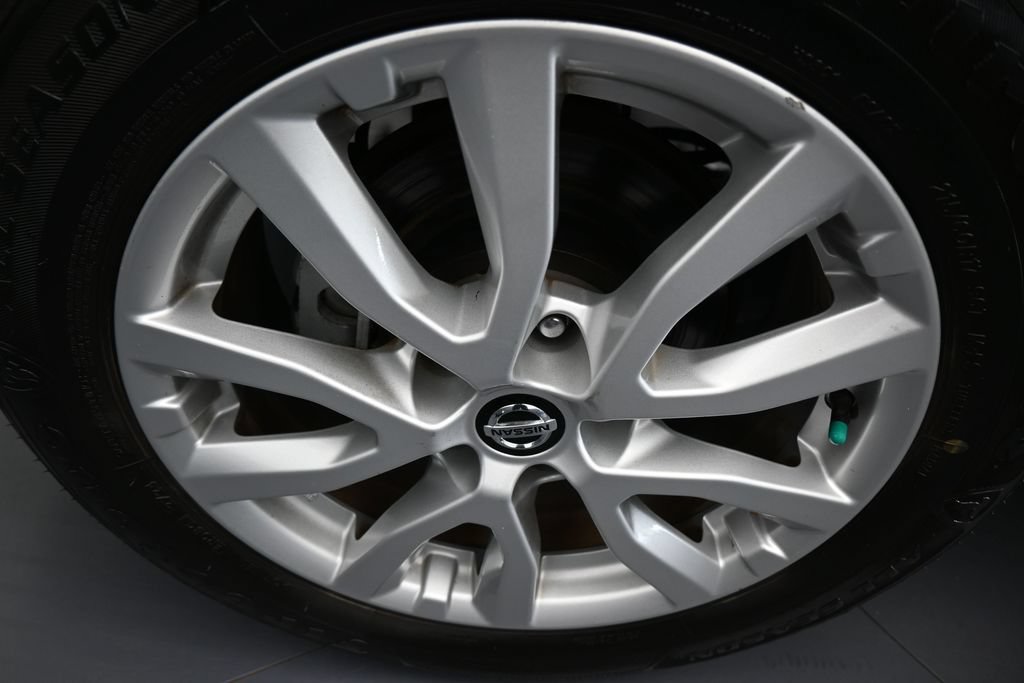 Used 2021 Nissan Rogue Sport S FWD image 39