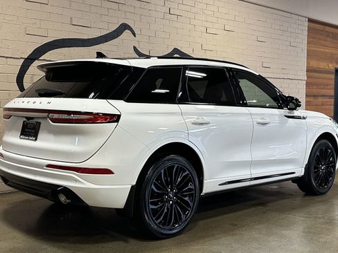 Used 2024 Lincoln Corsair Reserve w/ Equipment Group 201A image 4