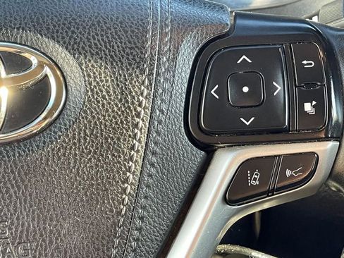 Used 2020 Toyota Sienna Limited image 40