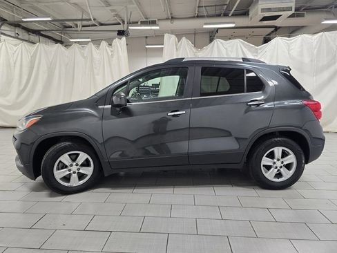 Used 2020 Chevrolet Trax LT w/ LT Convenience Package image 10