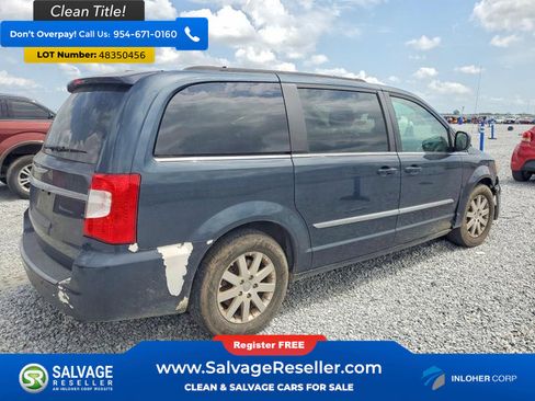 Used 2014 Chrysler Town & Country Touring FWD image 4