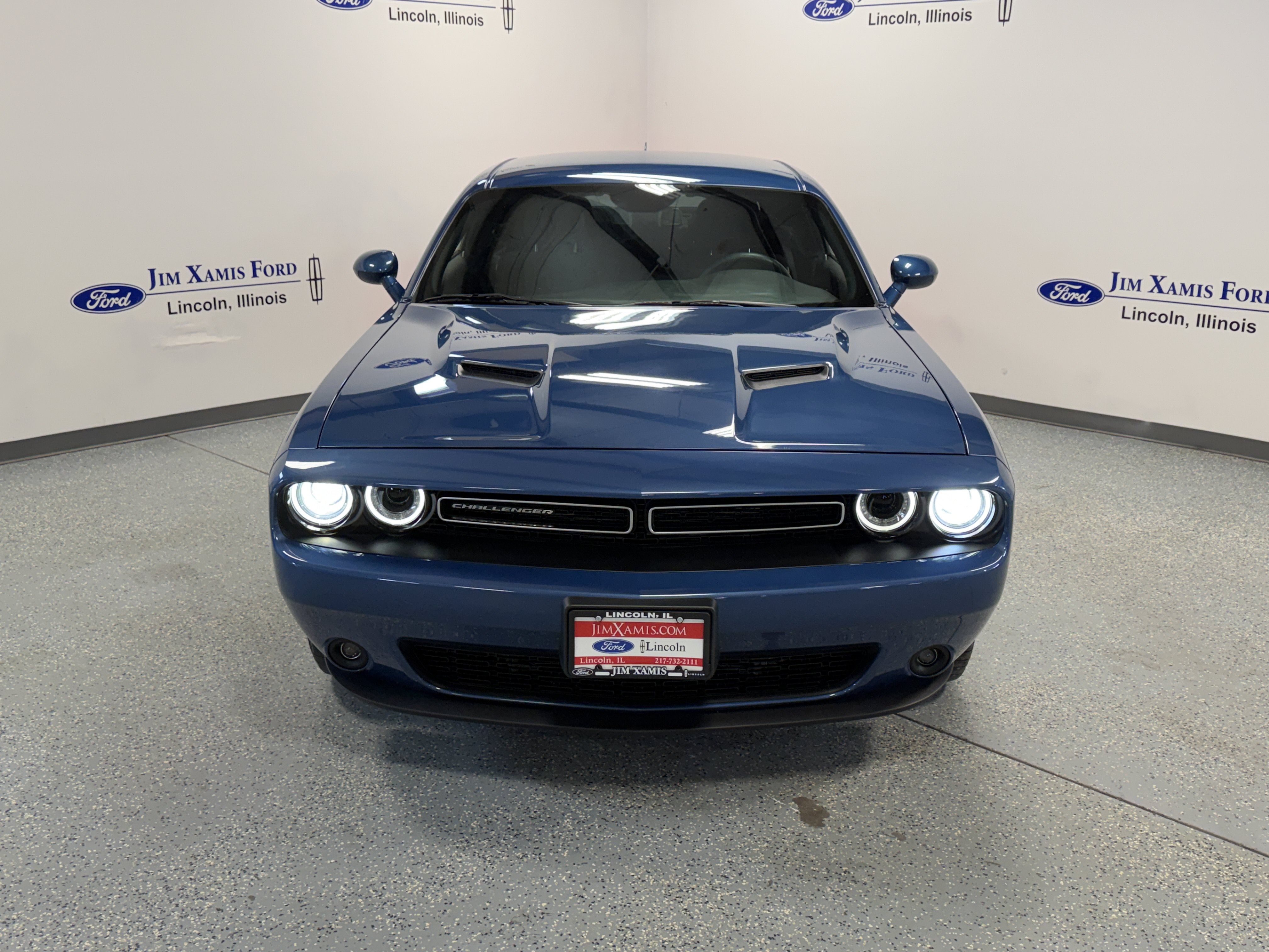 Used 2022 Dodge Challenger SXT w/ Driver Convenience Group RWD image 2