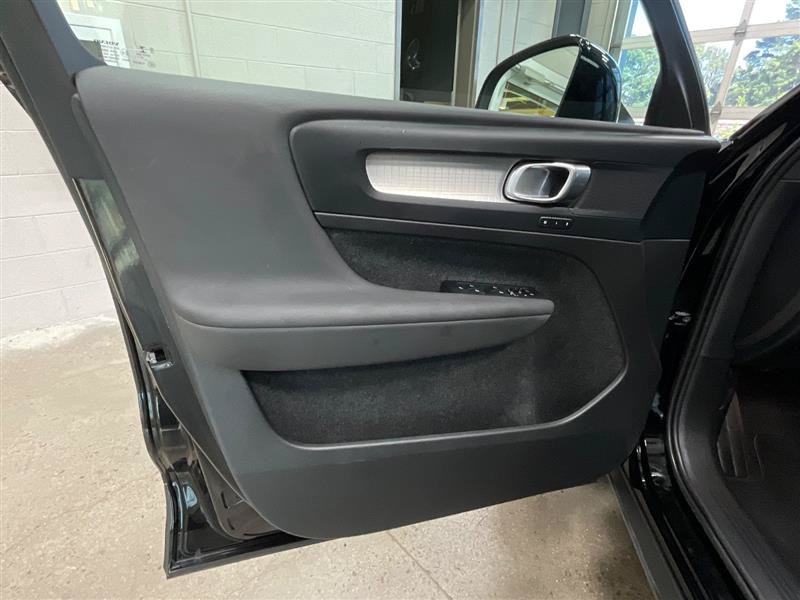 Used 2023 Volvo XC40 B5 Core AWD/4WD image 10