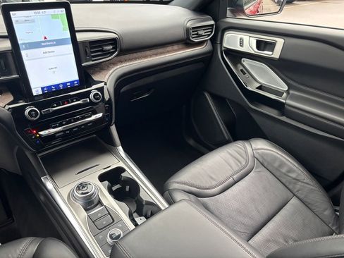 Used 2022 Ford Explorer Platinum w/ Equipment Group 601A image 26