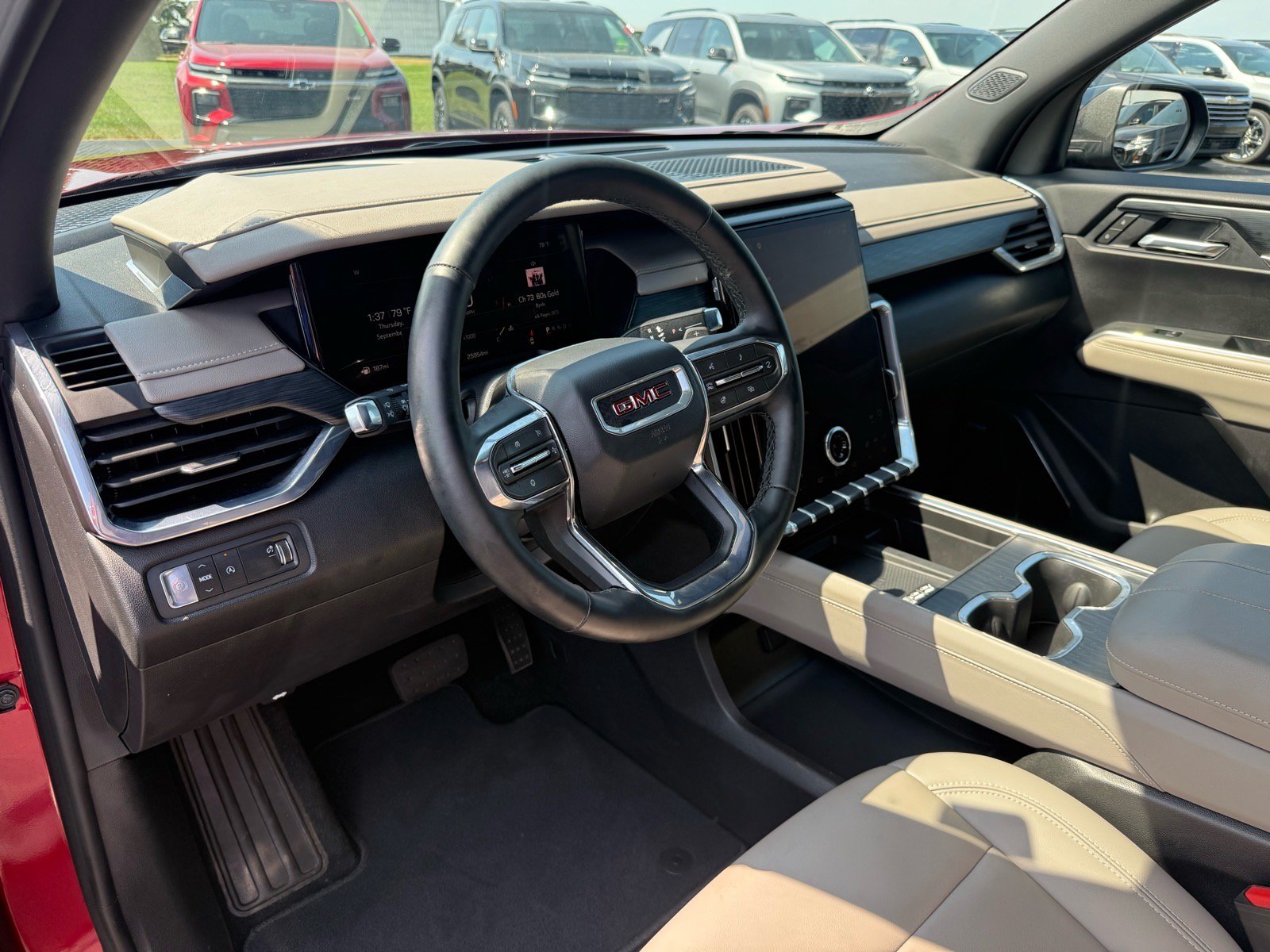 Used 2026 GMC Acadia Elevation w/ Elevation Premium Package FWD image 12