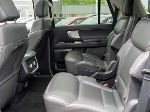 Used 2025 Ford Expedition Active AWD/4WD image 12