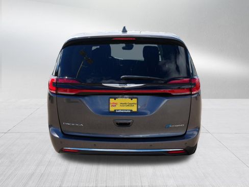 Used 2022 Chrysler Pacifica Touring-L FWD image 6