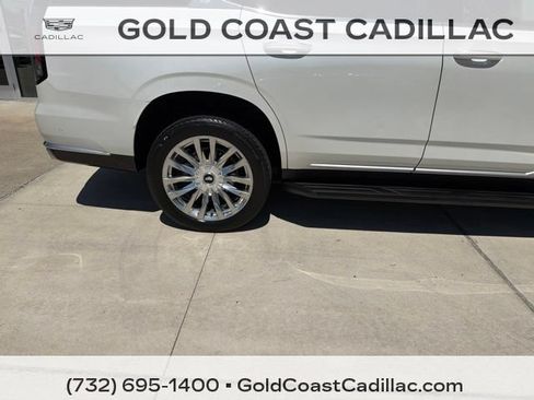 Used 2023 Cadillac Escalade Premium Luxury AWD/4WD image 6