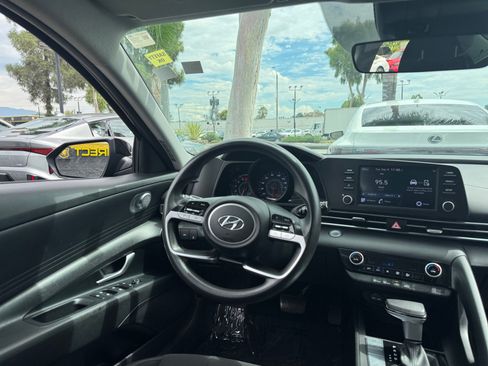 Used 2022 Hyundai Elantra SEL FWD image 23