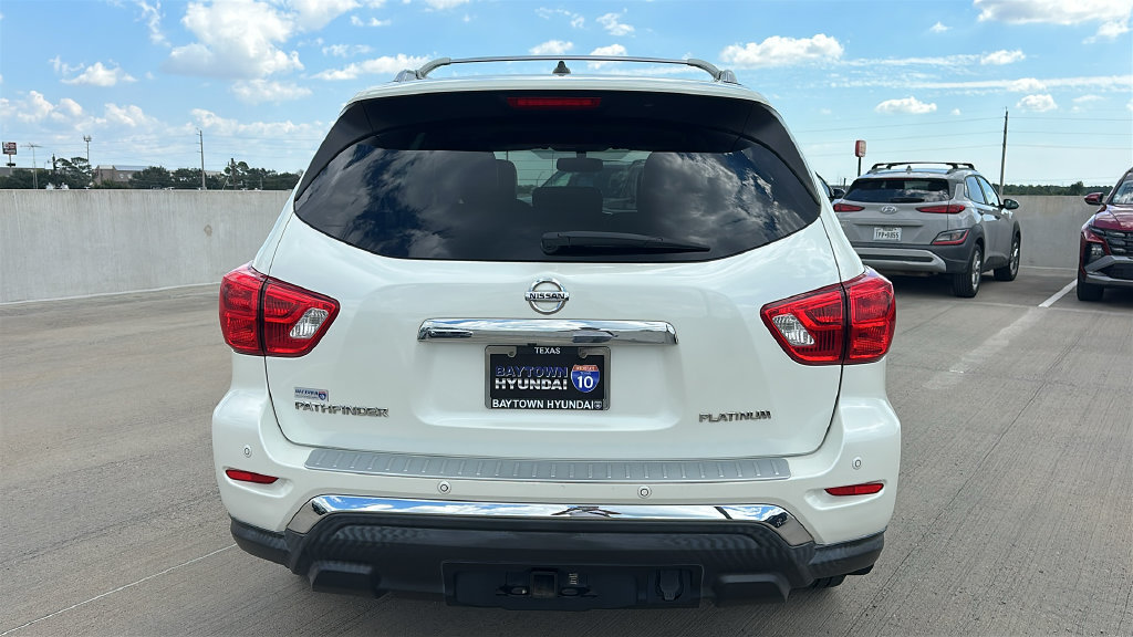 Used 2017 Nissan Pathfinder Platinum w/ Family Entertainment Package FWD image 13