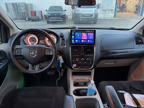 Used 2014 Dodge Grand Caravan SXT image 5