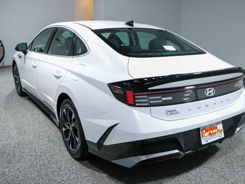 Used 2025 Hyundai Sonata SEL FWD image 9