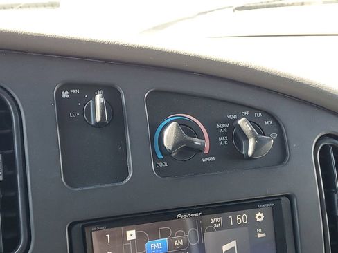 Used 2008 Ford E-350 and Econoline 350 Super Duty image 17