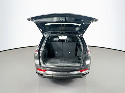 New 2025 Jeep Grand Cherokee L Overland w/ Luxury Tech Group IV image 16