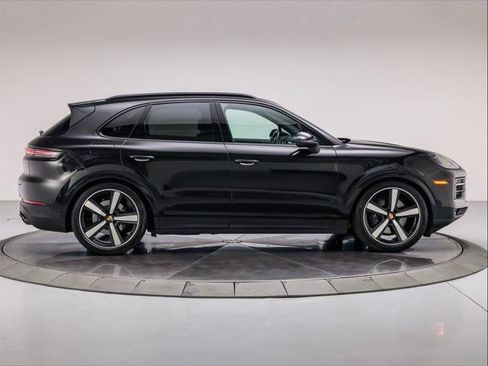 Used 2024 Porsche Cayenne AWD/4WD image 6