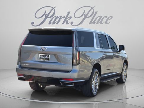 Used 2023 Cadillac Escalade ESV Premium Luxury AWD/4WD image 6