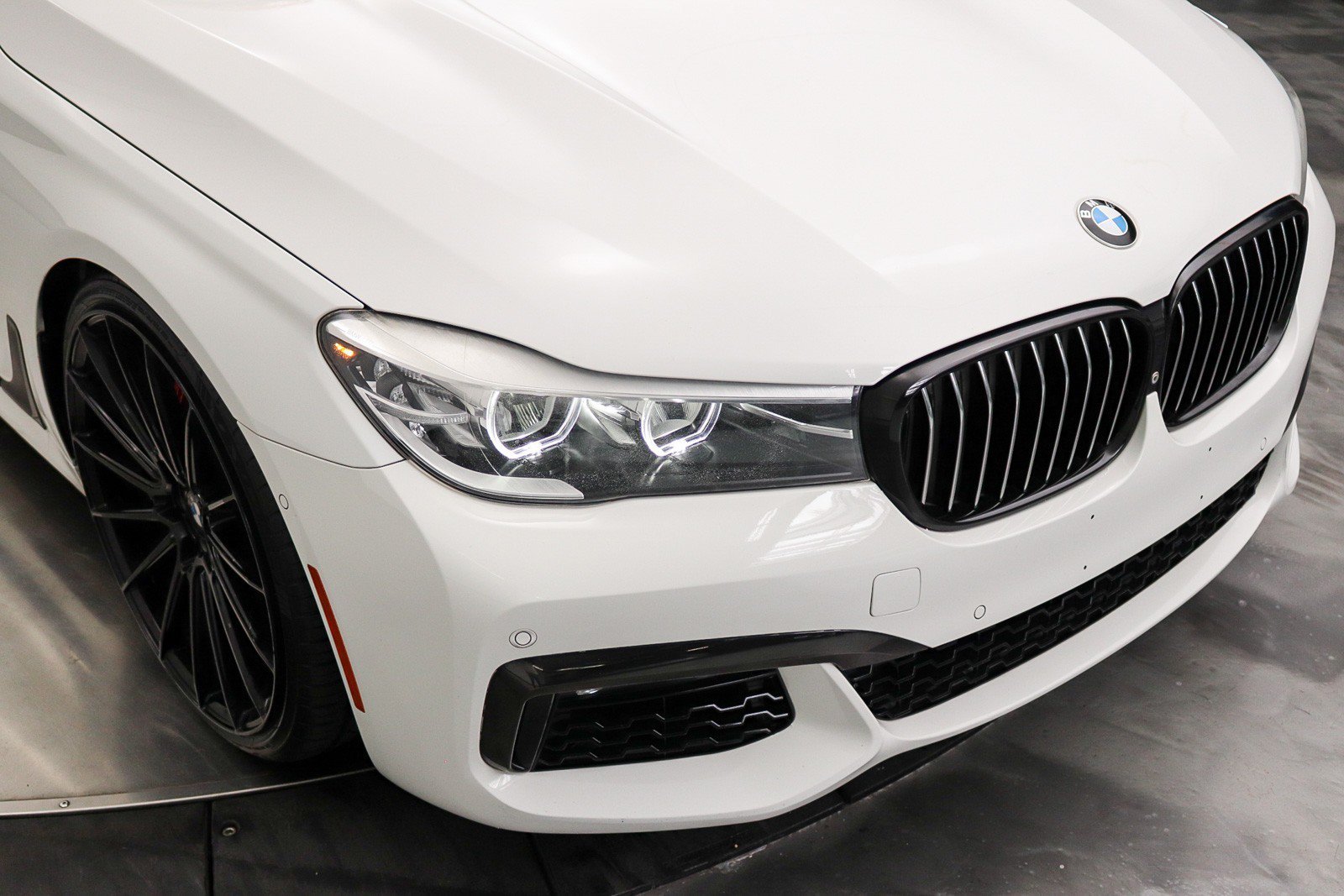 Used 2017 BMW 740i RWD image 10