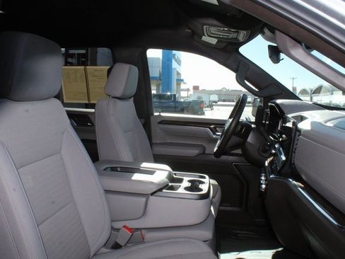 Used 2024 GMC Sierra 1500 SLE image 17
