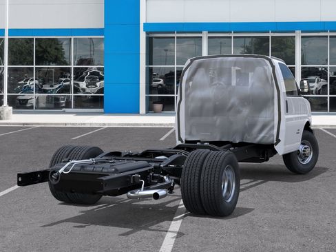 New 2026 Chevrolet Express 3500 image 6