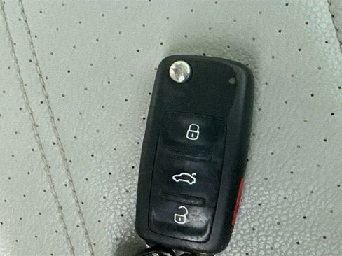 Used 2015 Volkswagen Passat 1.8T Limited Edition image 36