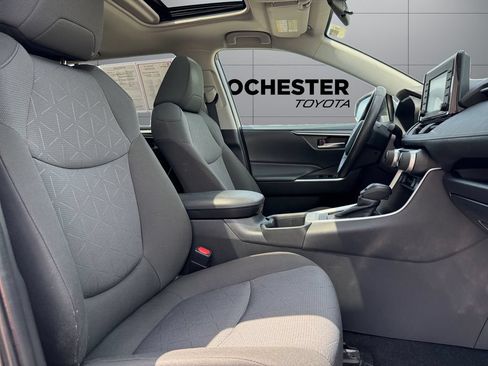Certified 2022 Toyota RAV4 XLE w/ Convenience Package AWD/4WD image 17