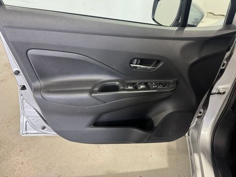 Used 2025 Nissan Versa SV FWD image 17