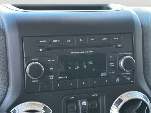 Used 2014 Jeep Wrangler Unlimited Rubicon w/ Connectivity Group AWD/4WD image 19