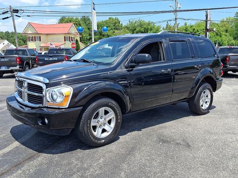 Used 2005 Dodge Durango SLT w/ Trailer Tow Group AWD/4WD image 3