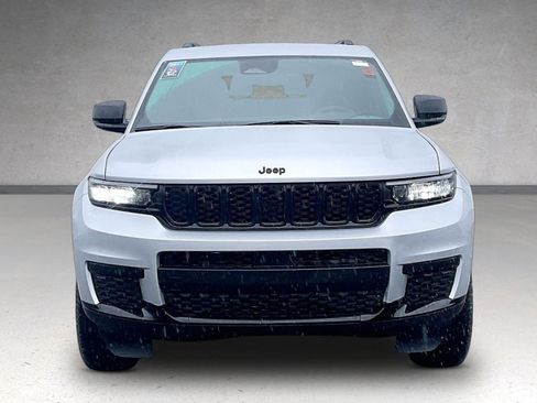 Used 2024 Jeep Grand Cherokee L Laredo image 3