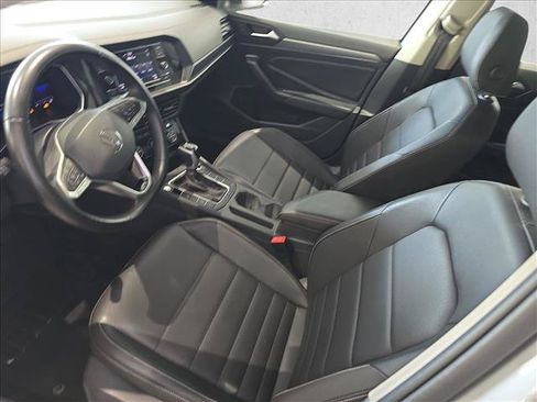Used 2024 Volkswagen Jetta SE FWD image 16