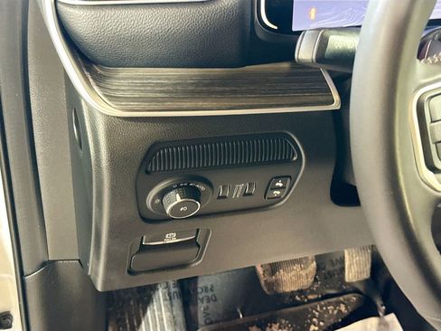 Used 2023 Jeep Wagoneer L Series II image 11