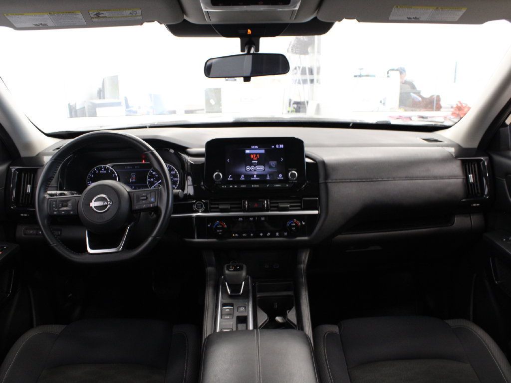 Used 2024 Nissan Pathfinder SV FWD image 18
