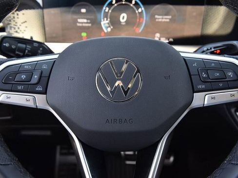 Used 2025 Volkswagen Tiguan SE R-Line AWD/4WD image 18