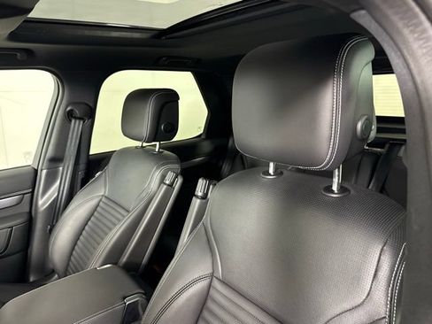 Certified 2025 Land Rover Discovery Dynamic SE AWD/4WD image 14