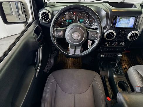 Used 2018 Jeep Wrangler Unlimited Sahara AWD/4WD image 18