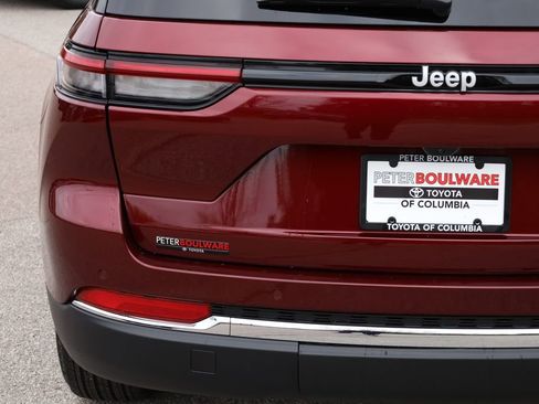 Used 2025 Jeep Grand Cherokee Laredo X w/ Trailer Tow Package image 16